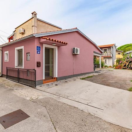 Nice Apartment In Premantura With Wifi Екстериор снимка